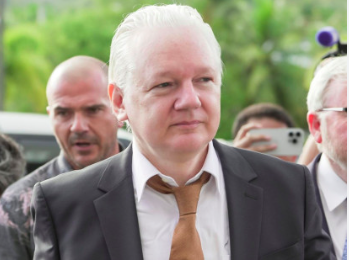 ASSANGE / LIBERO DOPO 5 ANNI IL SIMBOLO DELLA LIBERTA’ DI STAMPA