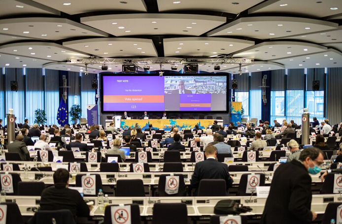 COMMISSIONE EUROPEA / GRANDI MANOVRE PER IL NUOVO VERTICE