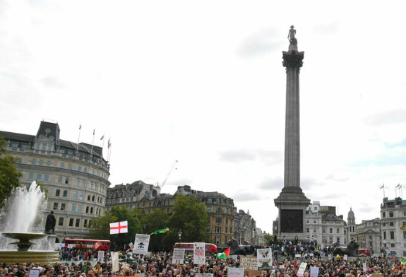 REGNO UNITO / ARRESTI E PROTESTE LAMPO DOPO LE MANIFESTAZIONI ANTI RAZZISMO