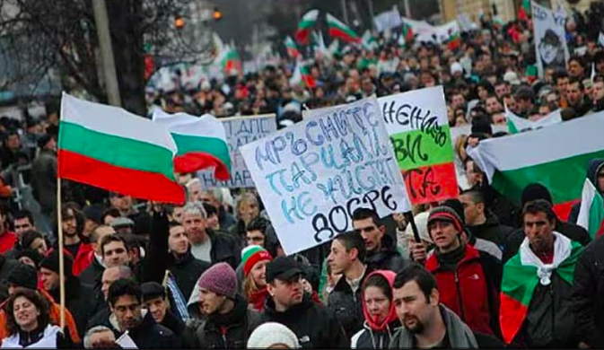 Bulgaria/Giovani in piazza contro la corruzione