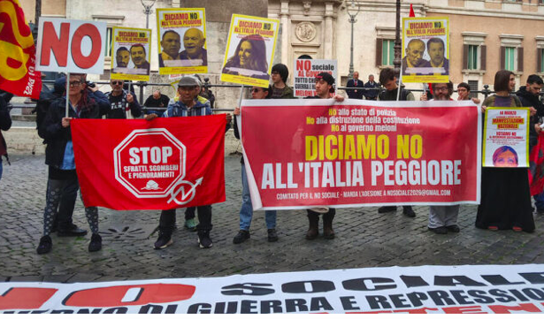 Referendum/In corteo oggi a Roma di ProPal, islamici, anarchici e Carc