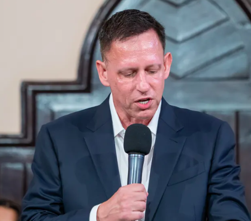 Peter Thiel/Prime critiche in GB al business di Palantir