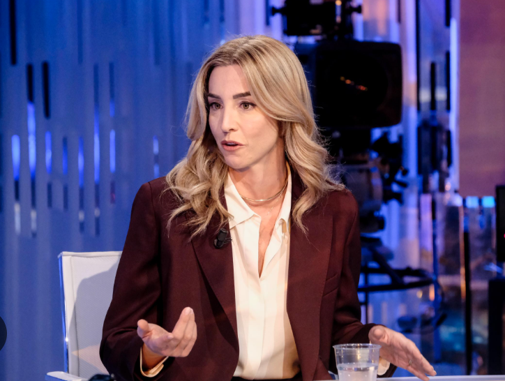 Salis/Accessori di lusso per la candidata progressista in pectore