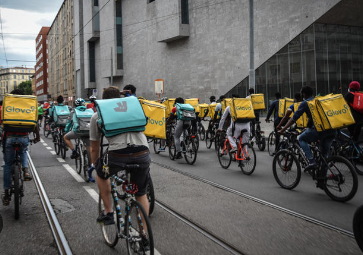Decreto Lavoro/Nuove norme per rider e caregiver